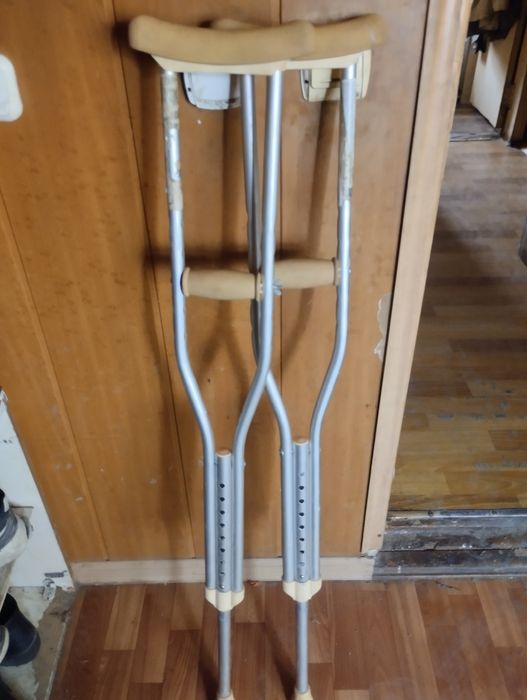 Продам костыли детские