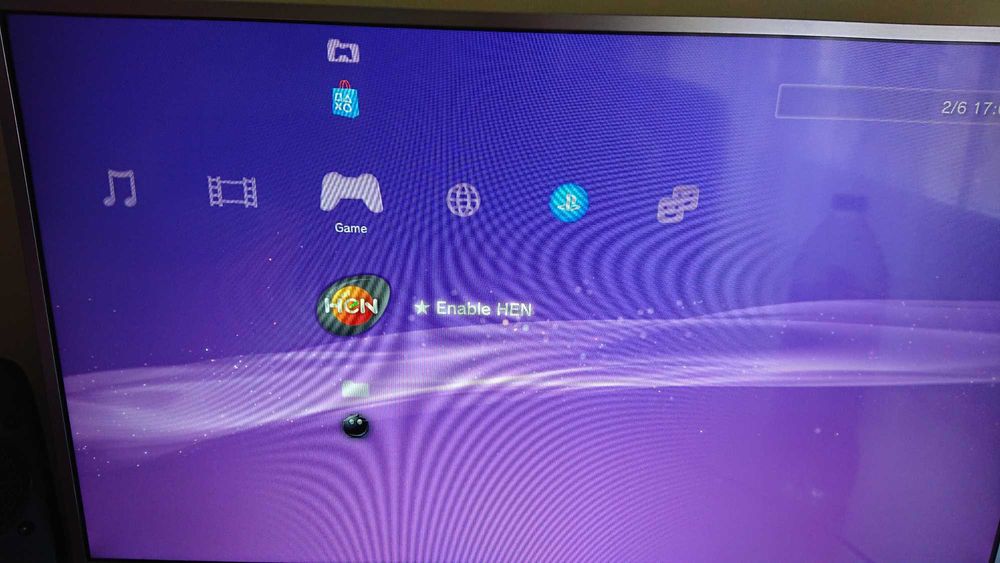 Конзола Sony PS3 Cech 3004A 320GB с джойстик кабели и 8 игри