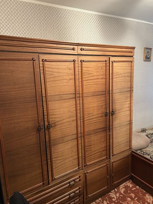 Продам спальный гарнитур