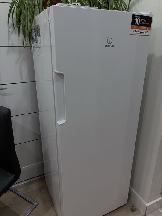 Морозильник Indesit DFZ 4150