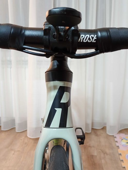 Rose Xlite 04 (7,3 kg, roti carbon 1.360 g, Ultegra, marime 50/XS)