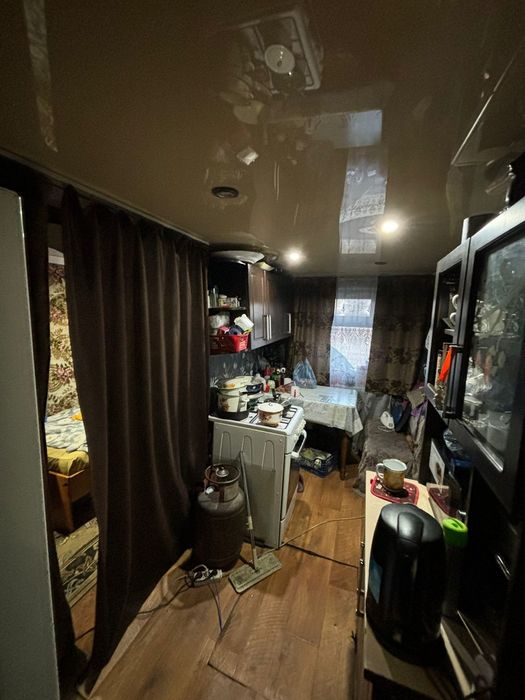 Два дома на одной ограде