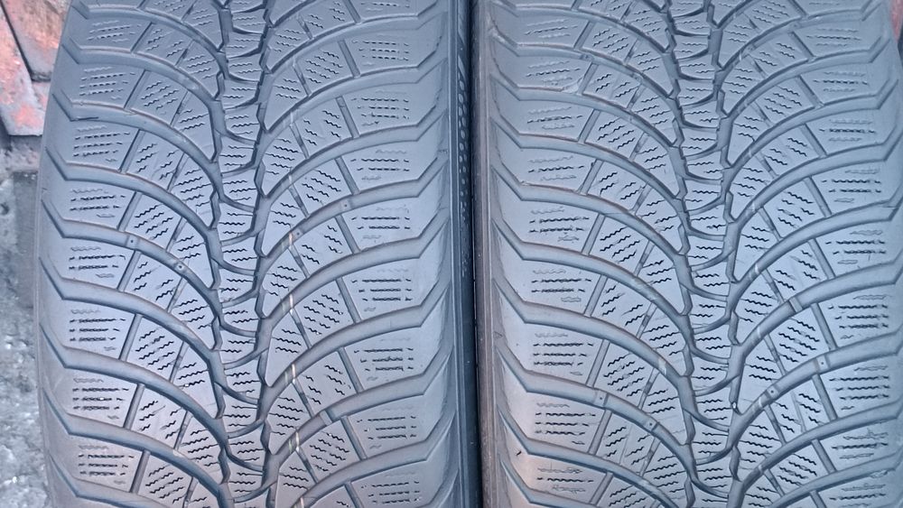 255/40/19 Kumho .