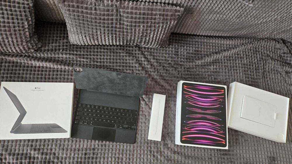 Ipad Pro 12.9 5G 256GB + Magic keyboard + Apple Pencil ( 6th gen)