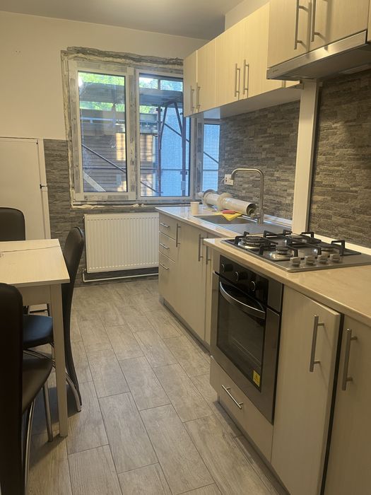 Particular Inchiriez 2 camere, zona Patria, Brasov