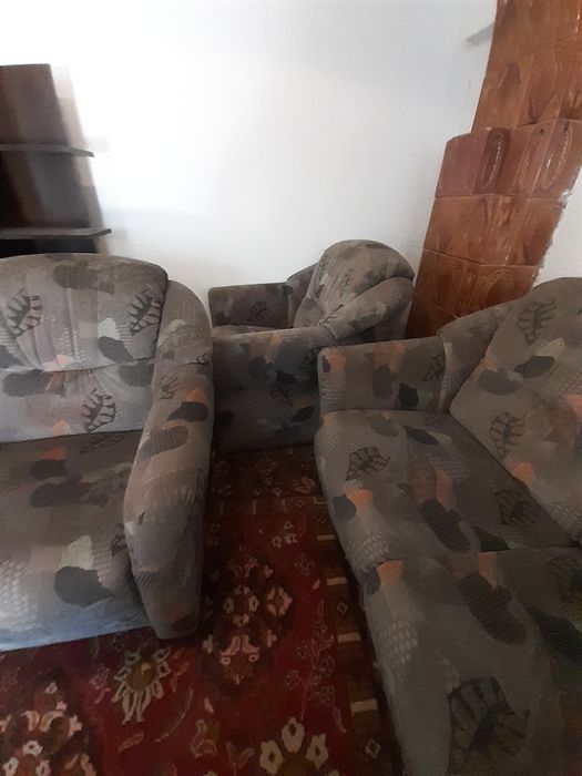 Vind biblioteca living sufragerie canapele