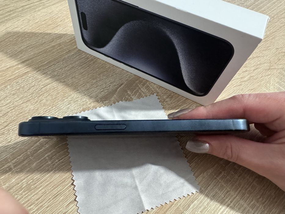 Iphone 15 Pro 128 gb IMPECABIL - FULL BOX + 9 huse cadou