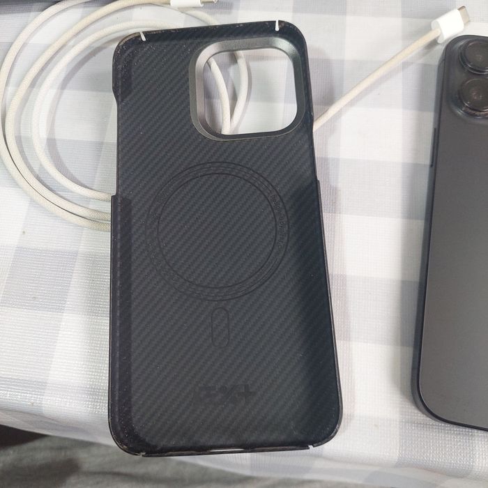 Vând IPhone 15 pro max