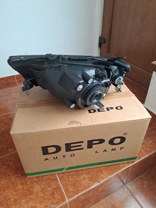 Far stanga/dreapta Mitsubishi L200 an 2006-2010 , faruri noi