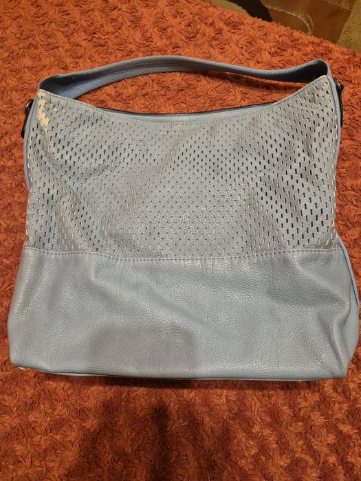 Светлосини кожени чанти