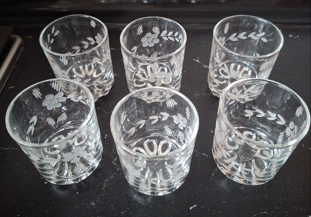 Чайник, хрустальные вазы, фужеры, стопки