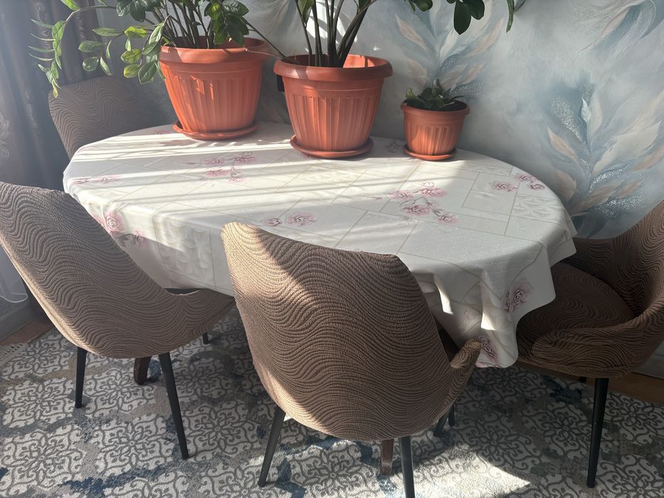 Продам стол 2 м с 6 стулями