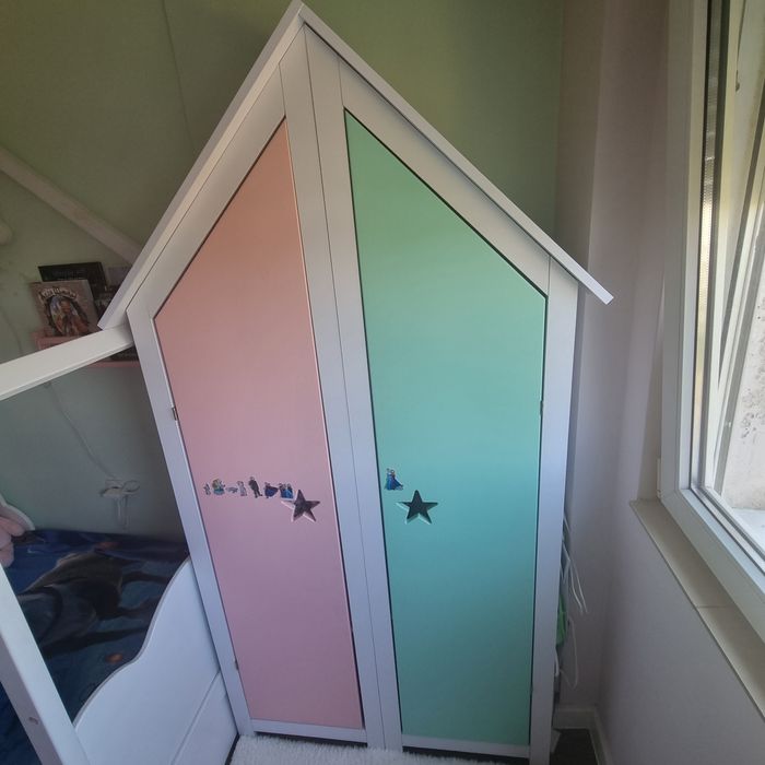 Обзавеждане за детска стая - легло, гардероб и етажерки