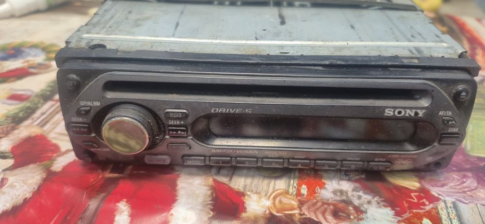 касетофони за кола LG и Сони