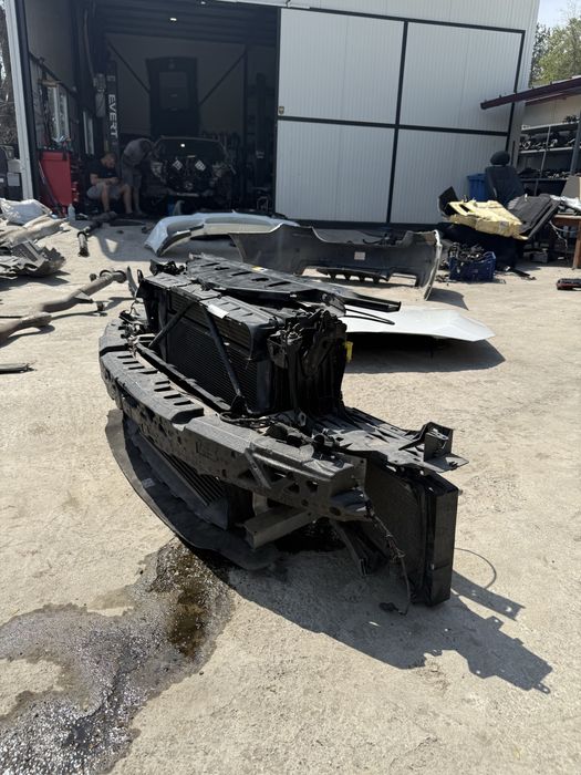 Челен удар предница бмв м5 ф10 bmw m5 f10 радиатори маска капак калник