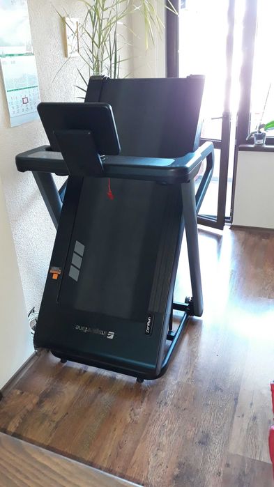 Продавам бягаща пътека нова .