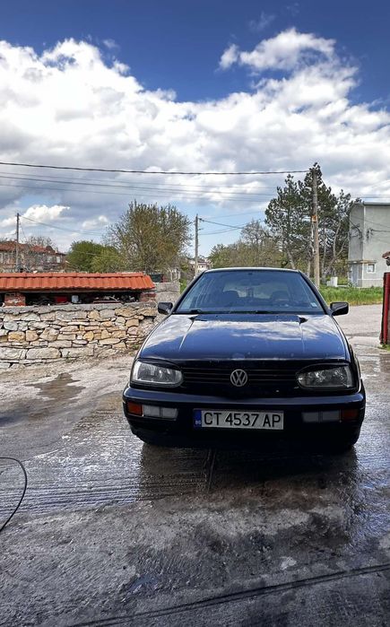 Голф 3  1.6.  75 коня