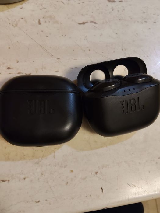 Căști Jbl și Samsung ..noi