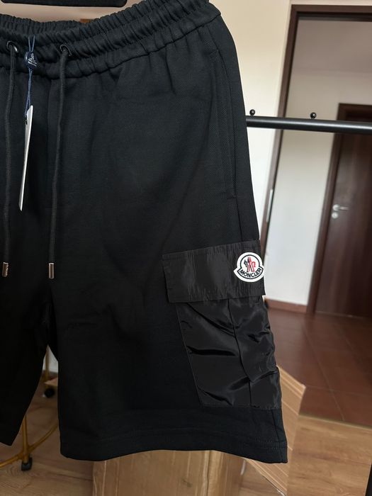 Pantalonii scurți Moncler marime S
