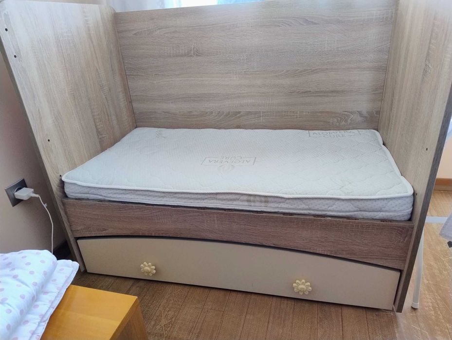 Бебешко легло с люлеещ механизъм