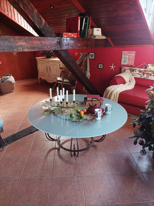 Маса, ковано желязо, матирано стъкло