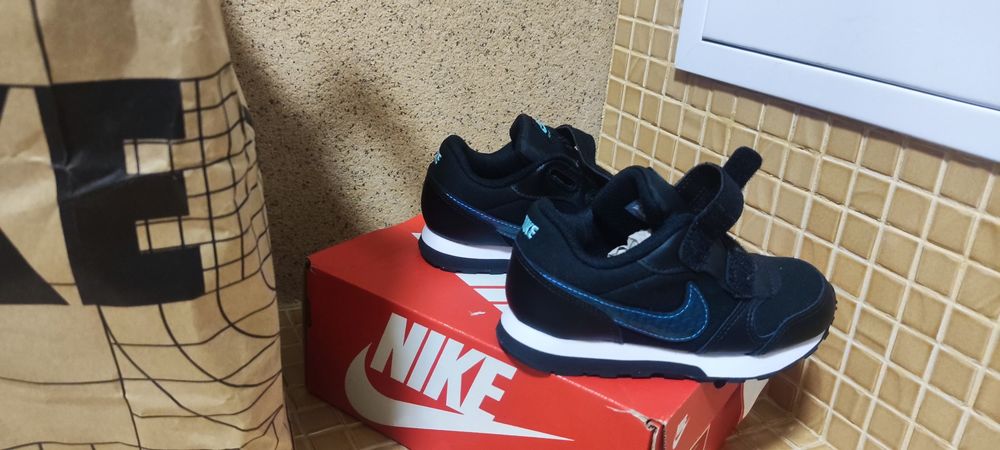 Детские кроссовки