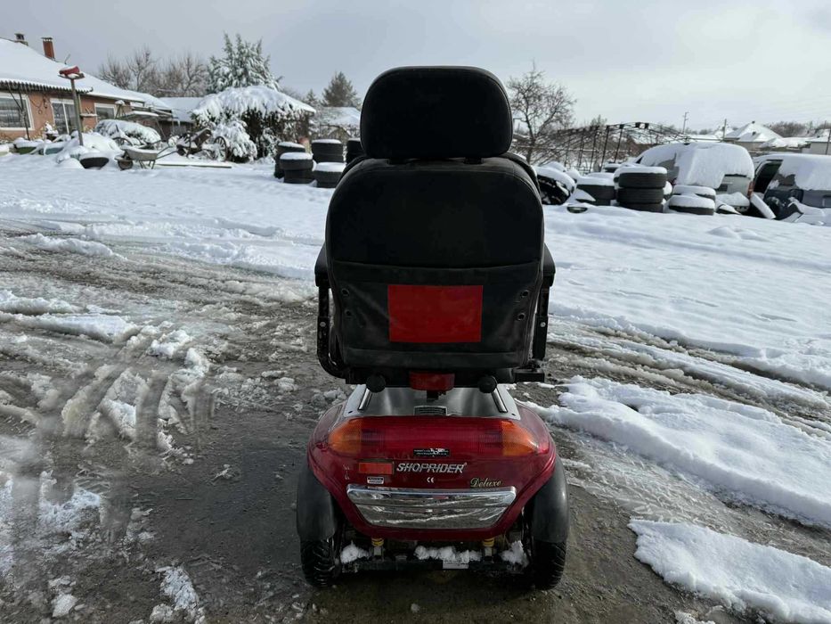 Скутер за трудно подвижни хора или инвалиди