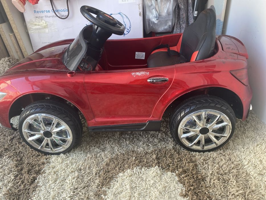 Продам детскую машину электромобиль