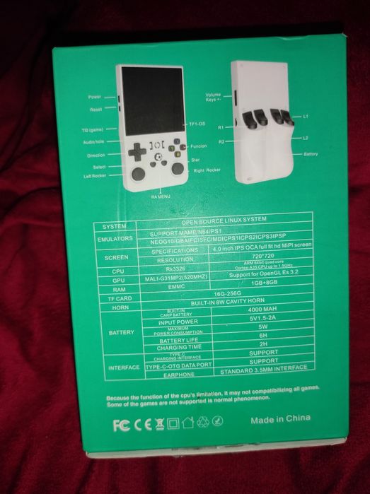 R36MAX  портативная ретро игравая мини консоль.