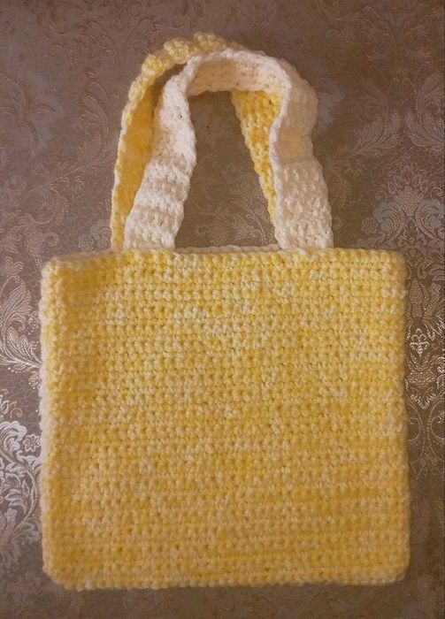 Разные женские вязаные сумки