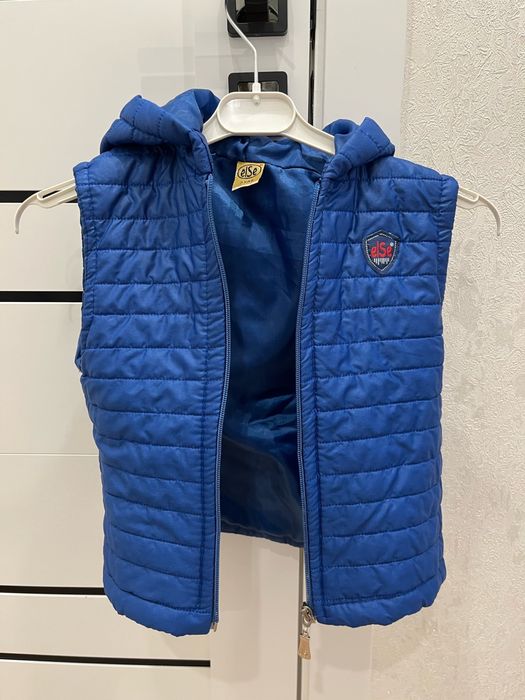 Жилетка 2г продам!