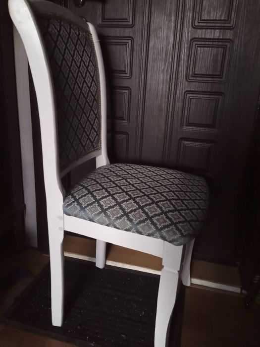 продам стул бу устойчивый деревянный