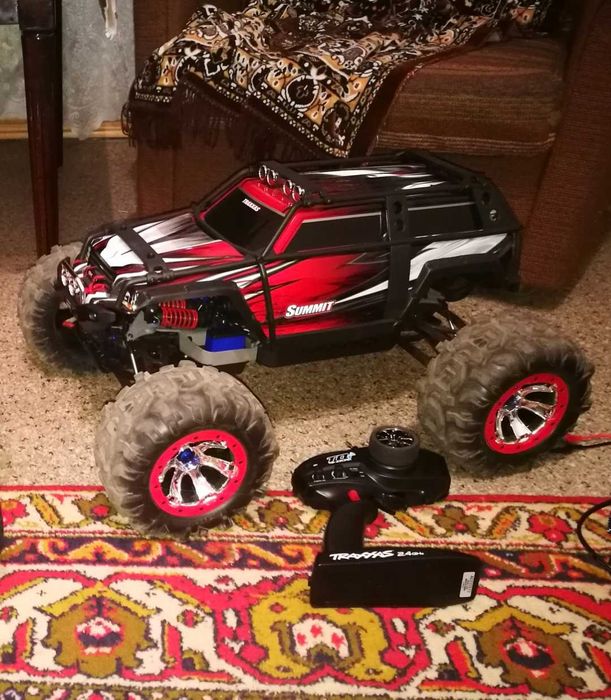 Traxxas summit 1:8