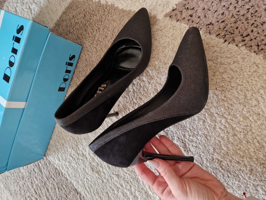 Дамски обувки на токчета черни