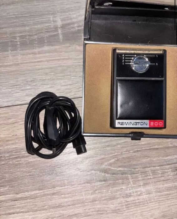 Aparat de ras Remington delux 200