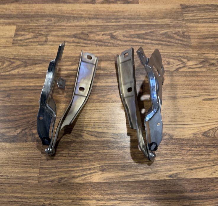 Петли капота Audi e-tron