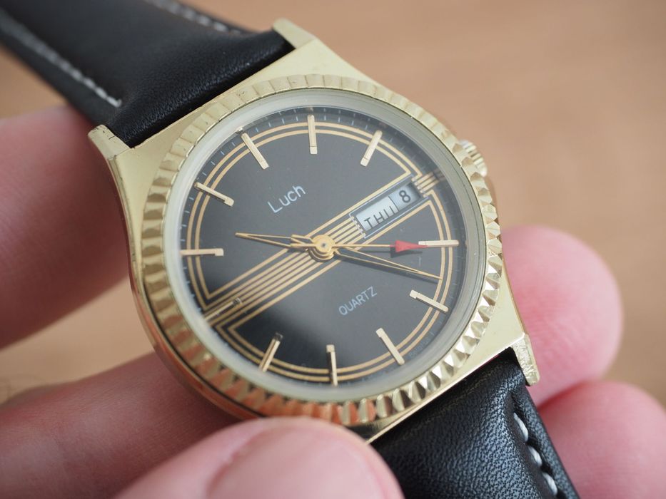 Ceas sovietic cu quartz Luch, curea nouă, cutie