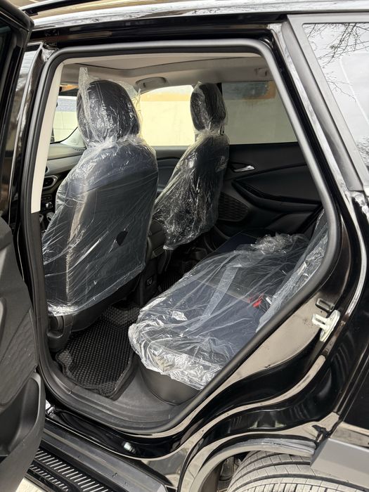 Tracker 2023 yili qora