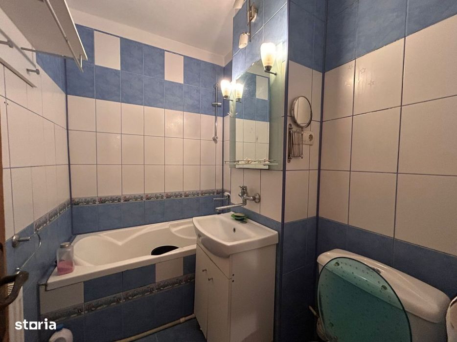 - Apartament 3 camere - suprafata 79mp, zona Viziru 3, parter.