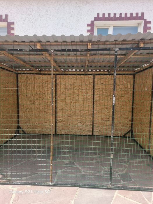 Курятник можно и для собак валиер металлическая стойки новая .