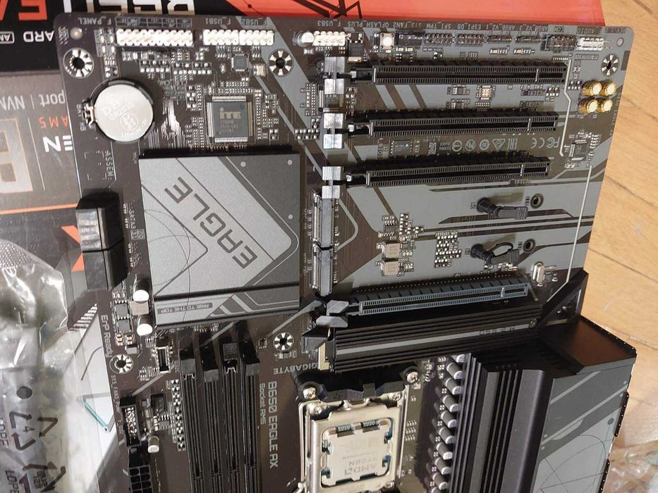 AMD Ryzen 7 7800X3D + Gigabyte B650 Eagle AX Wi-Fi 6E Rev. 1.2