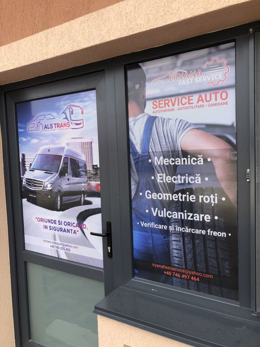 Bannere publicitare meshuri postere roll-up uri spidere