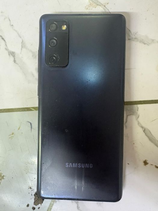 Samsung galaxy s20 fe..