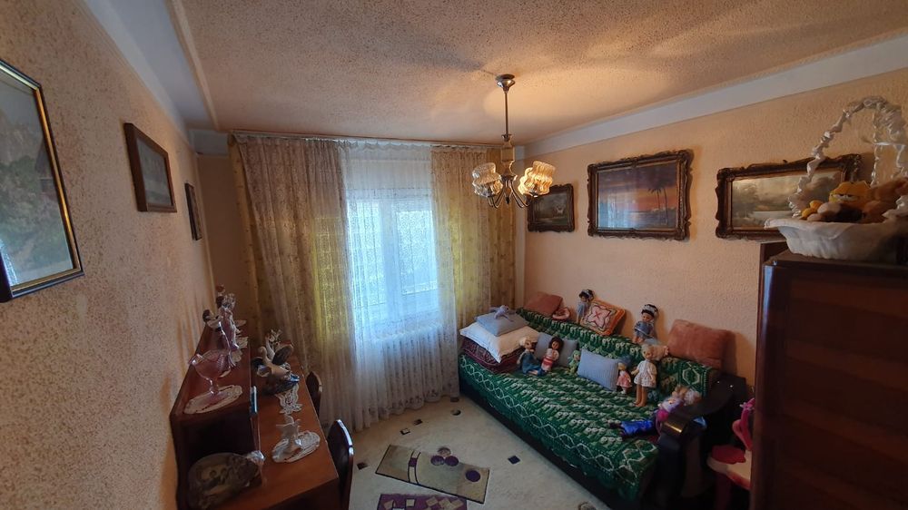Vând apartament 4 camere - Pascani, zona Vale