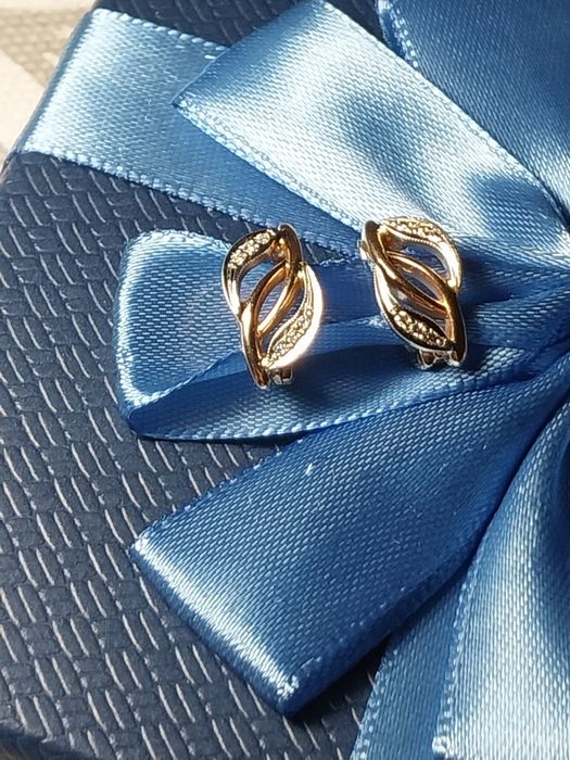 Золотые серьги с бриллиантами