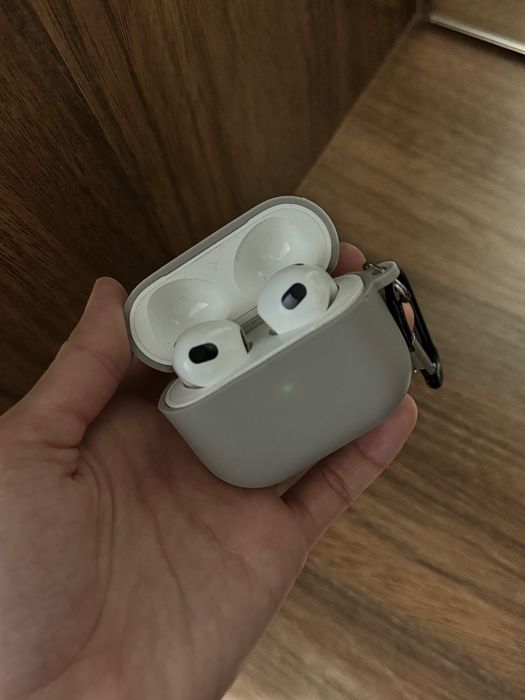 Продам беспроводные наушники Air pods 3