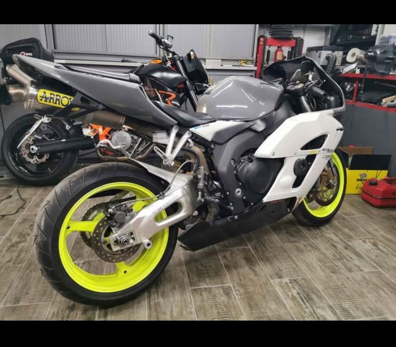 Honda  cbr 1000  rr cu accesorii 2007