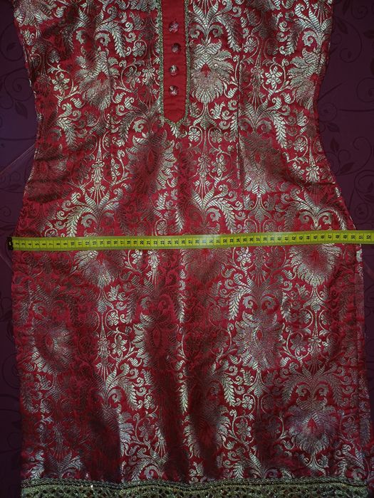 Tunică elegantă brocart roșie cu model auriu