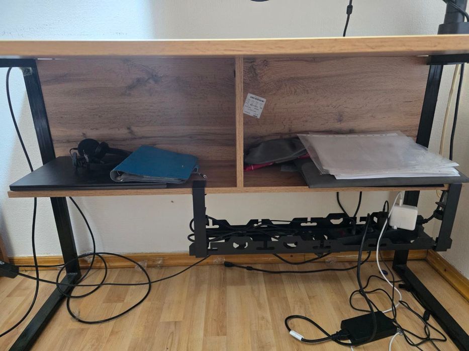 Компьютерный стол и кресло