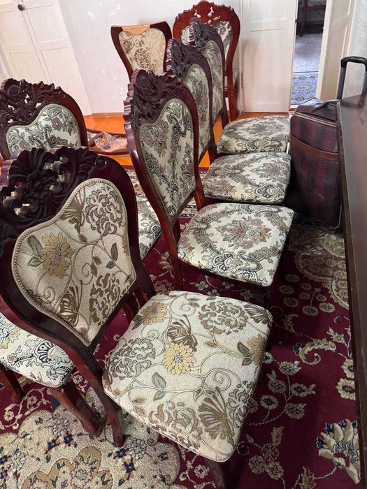 продается  деревянные стулья